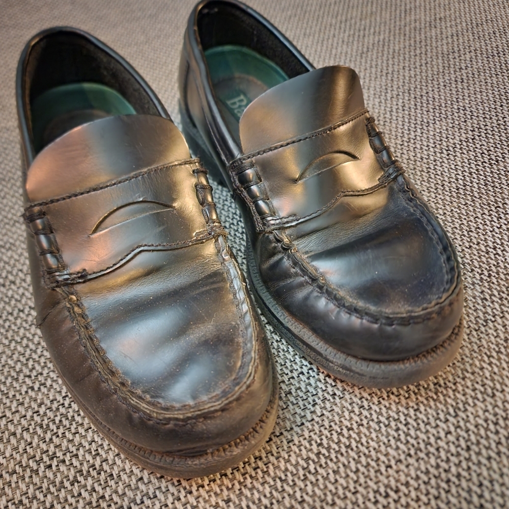 Bass Black Big Boys dress shoes, loafers, uniform shoes. Size 4
